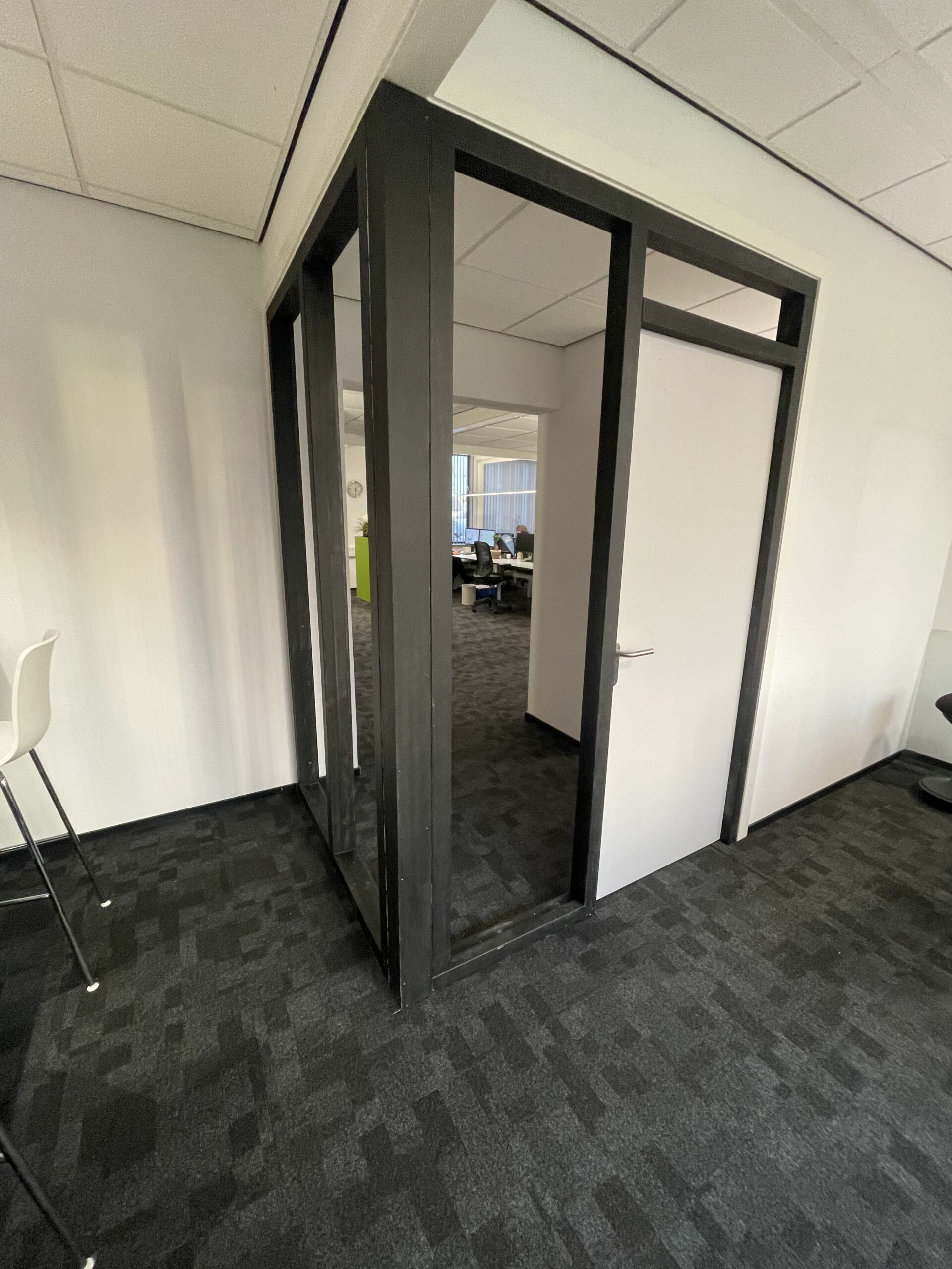 Hardhouten kozijn met dubbel glas