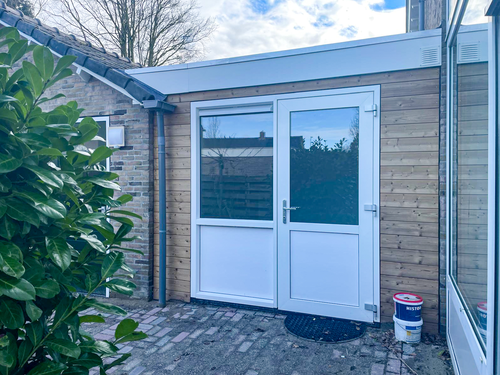Geplaatst kunststof kozijn met isolatieglas
